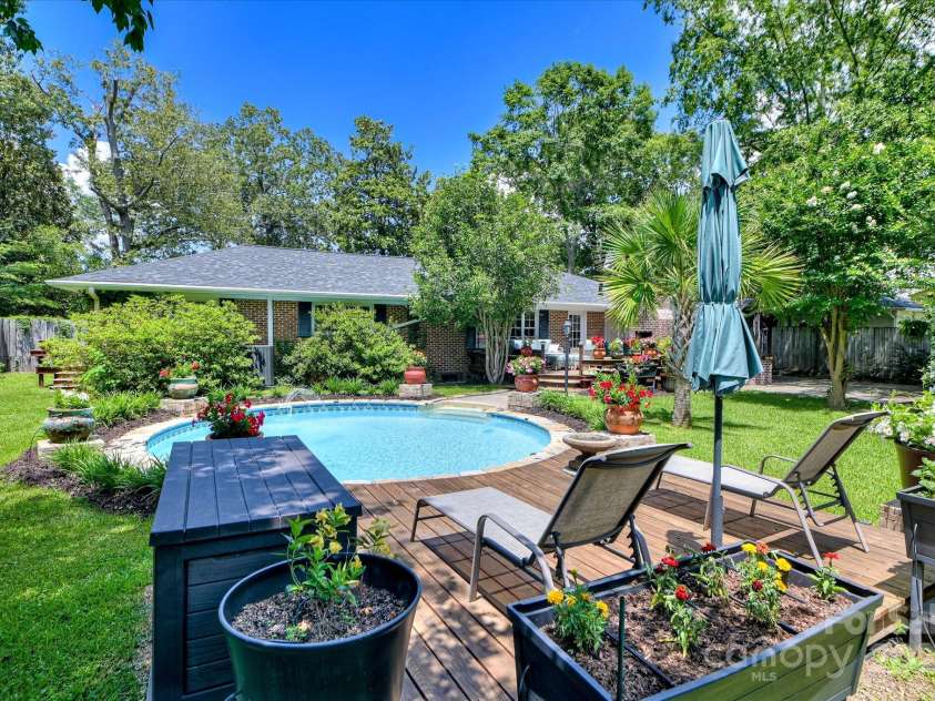 215 Barnard Avenue, Aiken, SC 29801.  MLS# CAR4308399, YatesRealty ID 1711. 