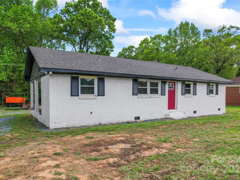 5704 Indian Trail Fairview Road, Indian Trail, NC 28079.  MLS# CAR4251613, YatesRealty ID 17110. 