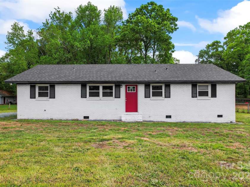 5704 Indian Trail Fairview Road, Indian Trail, NC 28079.  MLS# CAR4251613, YatesRealty ID 17110. Welcome home!