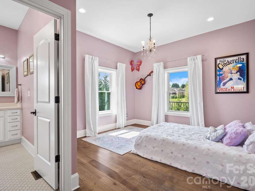 64 Water Hill Way, Fletcher, NC 28732.  MLS# CAR4369957, YatesRealty ID 17110. 2nd Primary Suite on the Main Level