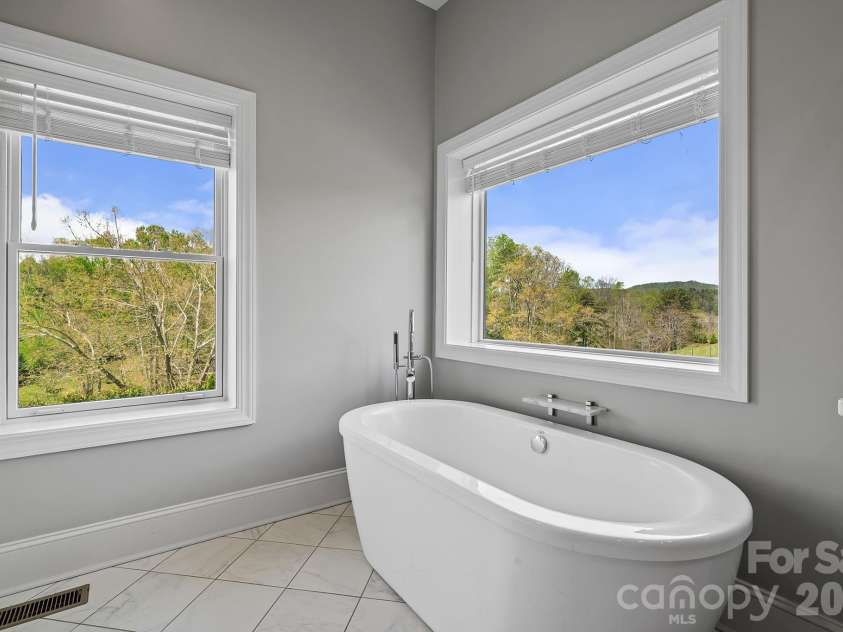 64 Water Hill Way, Fletcher, NC 28732.  MLS# CAR4369957, YatesRealty ID 17110. Soaker Tub in the Primary Suite