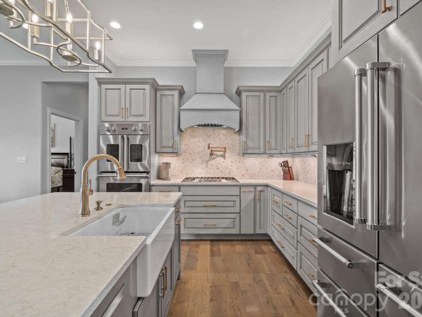 64 Water Hill Way, Fletcher, NC 28732.  MLS# CAR4369957, YatesRealty ID 17110. Viking Appliance Suite