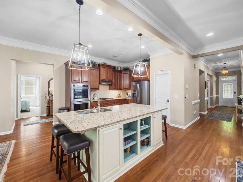 2201 Trading Ford Drive, Waxhaw, NC 28173.  MLS# CAR4374708, YatesRealty ID 17111. Kitchen Island