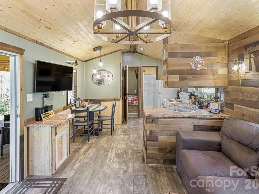 16 Standing Rock Ridge, Maggie Valley, NC 28751.  MLS# CAR4371056, YatesRealty ID 17112. 