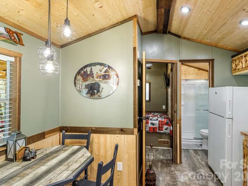16 Standing Rock Ridge, Maggie Valley, NC 28751.  MLS# CAR4371056, YatesRealty ID 17112. 
