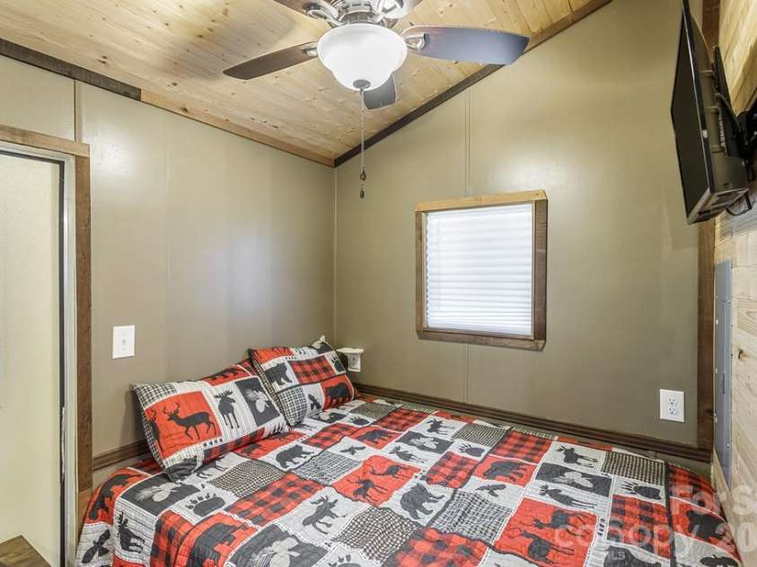 16 Standing Rock Ridge, Maggie Valley, NC 28751.  MLS# CAR4371056, YatesRealty ID 17112. 