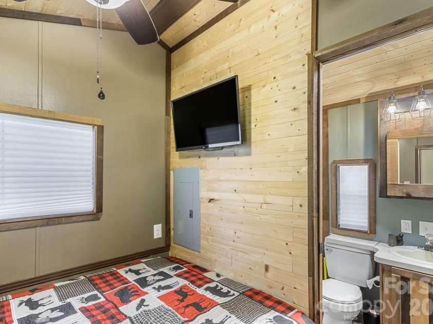 16 Standing Rock Ridge, Maggie Valley, NC 28751.  MLS# CAR4371056, YatesRealty ID 17112. 