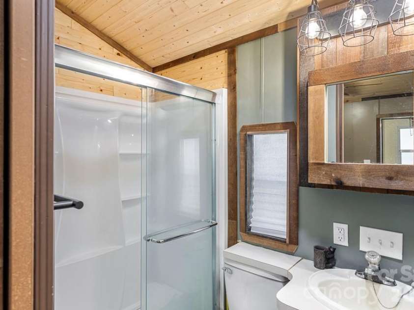 16 Standing Rock Ridge, Maggie Valley, NC 28751.  MLS# CAR4371056, YatesRealty ID 17112. 