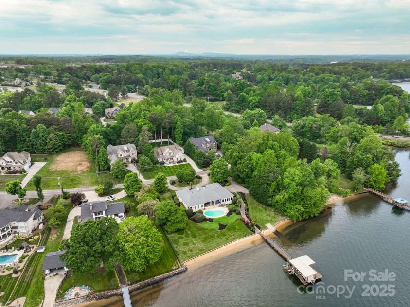 166 Wilson Lake Road, Mooresville, NC 28117.  MLS# CAR4249798, YatesRealty ID 17112. 