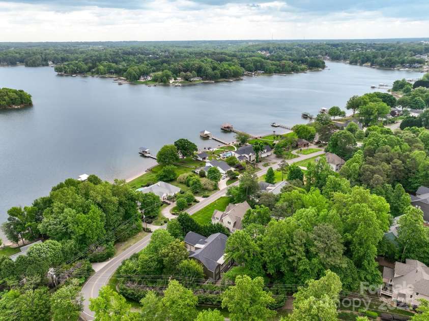 166 Wilson Lake Road, Mooresville, NC 28117.  MLS# CAR4249798, YatesRealty ID 17112. 
