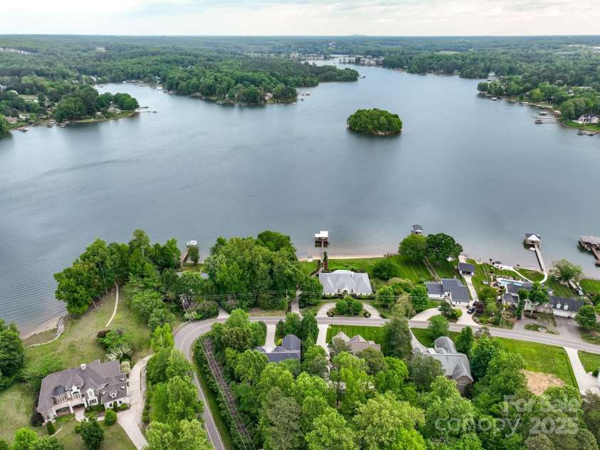 166 Wilson Lake Road, Mooresville, NC 28117.  MLS# CAR4249798, YatesRealty ID 17112. 