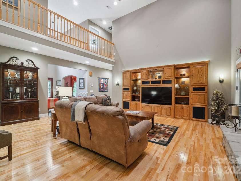 270 North Street, Salisbury, NC 28147.  MLS# CAR4260623, YatesRealty ID 17113. 2 Story Great Room with Custom Built-in Entertainment Center