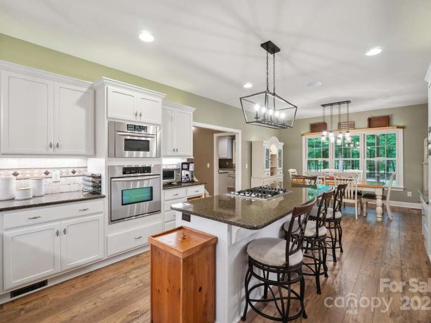 270 North Street, Salisbury, NC 28147.  MLS# CAR4260623, YatesRealty ID 17113. Chef's Kitchen
