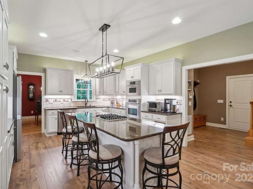 270 North Street, Salisbury, NC 28147.  MLS# CAR4260623, YatesRealty ID 17113. Chef's Kitchen