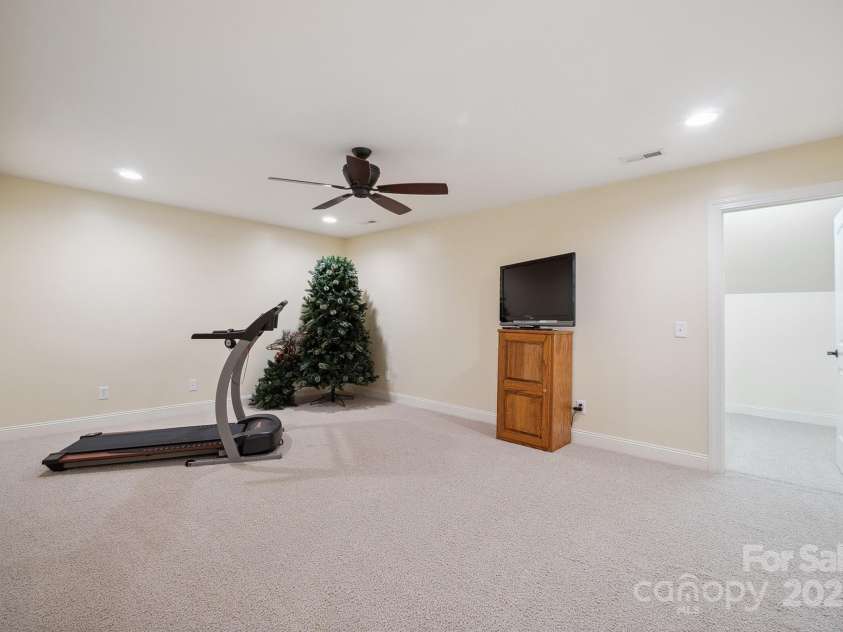 270 North Street, Salisbury, NC 28147.  MLS# CAR4260623, YatesRealty ID 17113. Flex Room