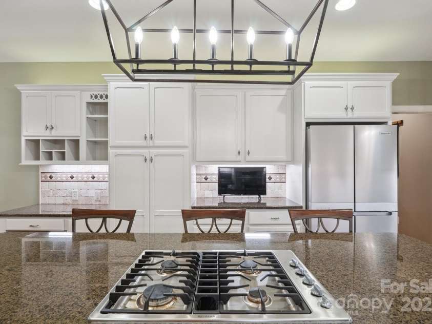 270 North Street, Salisbury, NC 28147.  MLS# CAR4260623, YatesRealty ID 17113. Gas Cooktop
