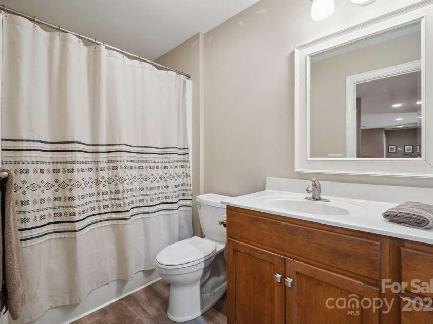 270 North Street, Salisbury, NC 28147.  MLS# CAR4260623, YatesRealty ID 17113. Hall Bath