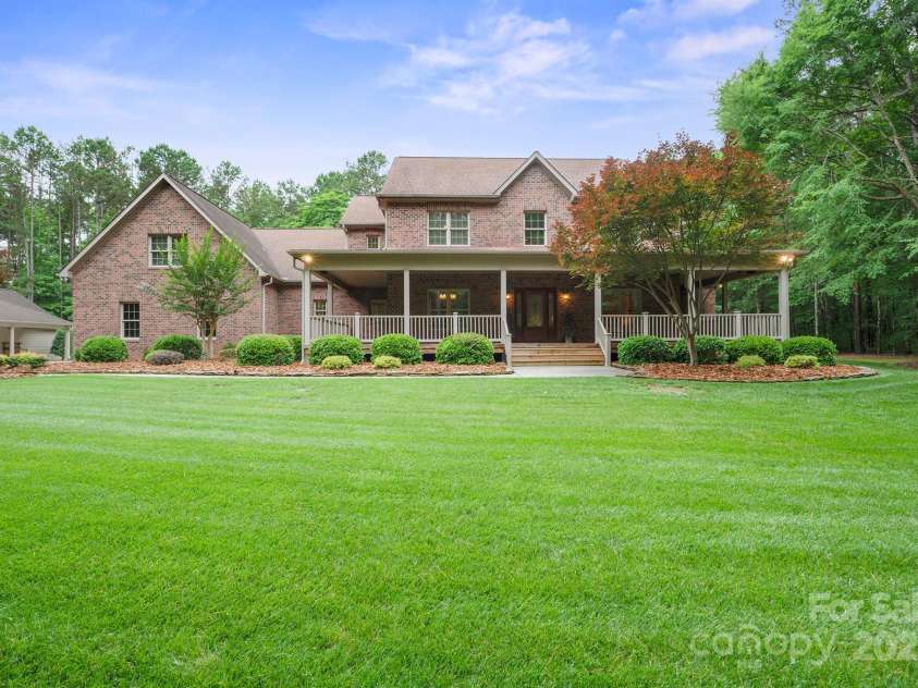 270 North Street, Salisbury, NC 28147.  MLS# CAR4260623, YatesRealty ID 17113. Immaculate Landscape with Irrigation