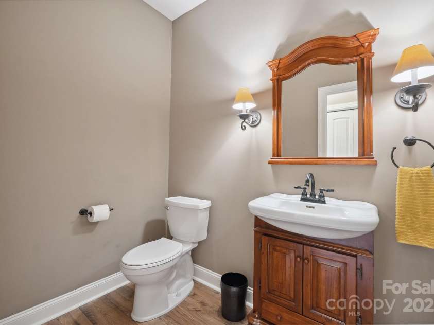 270 North Street, Salisbury, NC 28147.  MLS# CAR4260623, YatesRealty ID 17113. Powder Room
