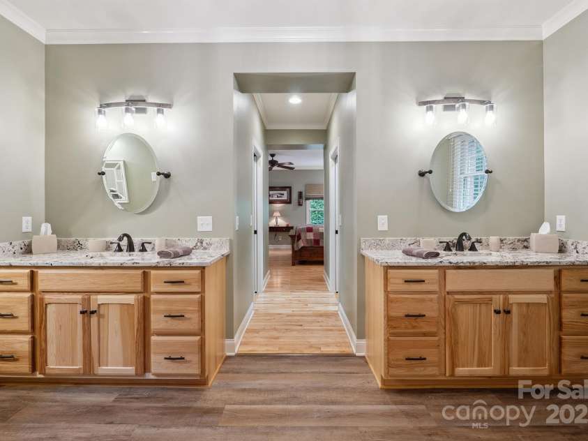 270 North Street, Salisbury, NC 28147.  MLS# CAR4260623, YatesRealty ID 17113. Primary Bath