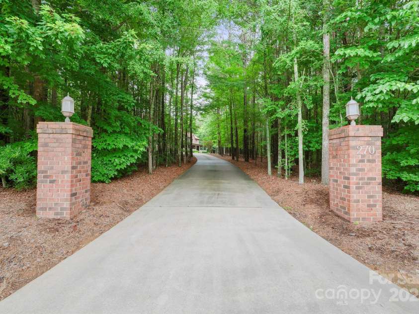 270 North Street, Salisbury, NC 28147.  MLS# CAR4260623, YatesRealty ID 17113. Private Driveway