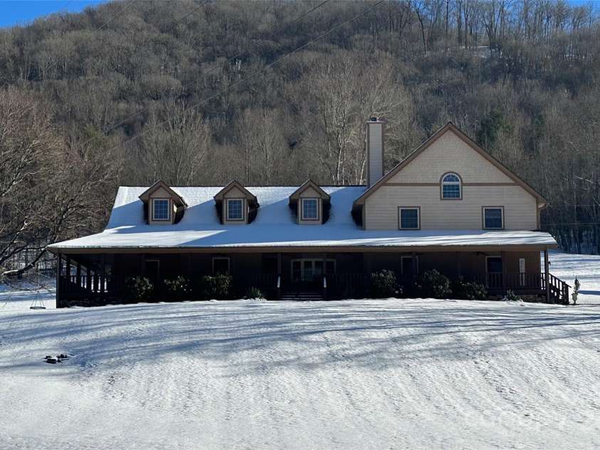97 Circle E Ranch Road, Burnsville, NC 28714.  MLS# CAR4228853, YatesRealty ID 17114. 