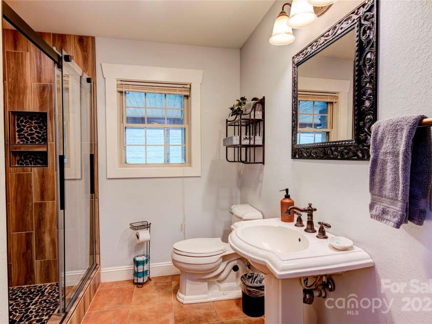97 Circle E Ranch Road, Burnsville, NC 28714.  MLS# CAR4228853, YatesRealty ID 17114. Bath on Main (Remodeled)