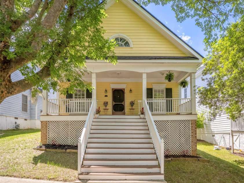 14105 Garden District Row, Huntersville, NC 28078.  MLS# CAR4262992, YatesRealty ID 17115. 