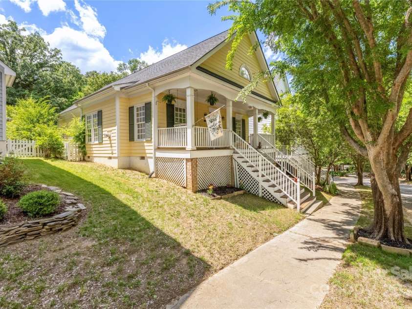 14105 Garden District Row, Huntersville, NC 28078.  MLS# CAR4262992, YatesRealty ID 17115. 