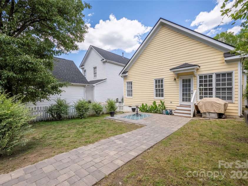 14105 Garden District Row, Huntersville, NC 28078.  MLS# CAR4262992, YatesRealty ID 17115. 