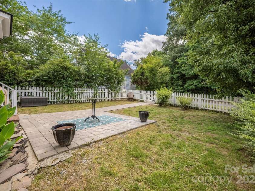 14105 Garden District Row, Huntersville, NC 28078.  MLS# CAR4262992, YatesRealty ID 17115. 