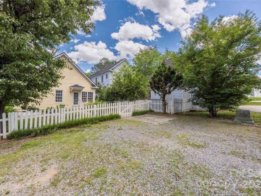 14105 Garden District Row, Huntersville, NC 28078.  MLS# CAR4262992, YatesRealty ID 17115. 