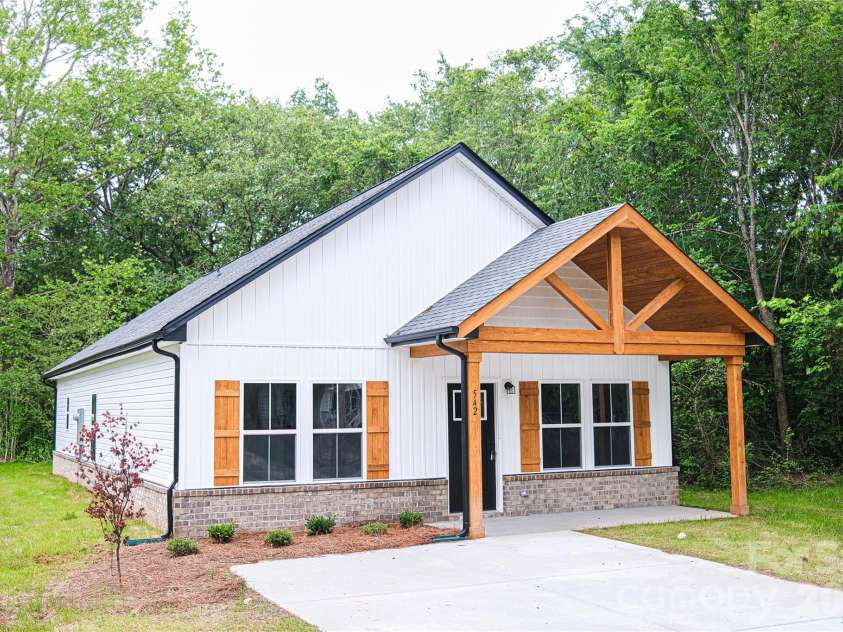512 Murphy Street, Kannapolis, NC 28081.  MLS# CAR4340007, YatesRealty ID 17115. 