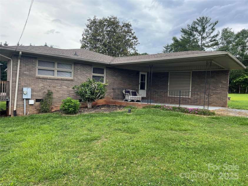 114 Aqua Drive, Forest City, NC 28043.  MLS# CAR4263371, YatesRealty ID 17117. 