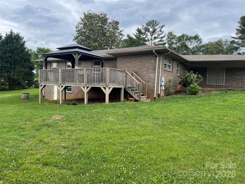 114 Aqua Drive, Forest City, NC 28043.  MLS# CAR4263371, YatesRealty ID 17117. 