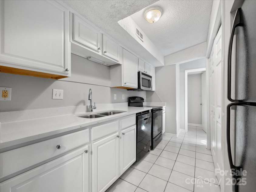 7415 Mystic Lane, Charlotte, NC 28227.  MLS# CAR4231227, YatesRealty ID 17118. 