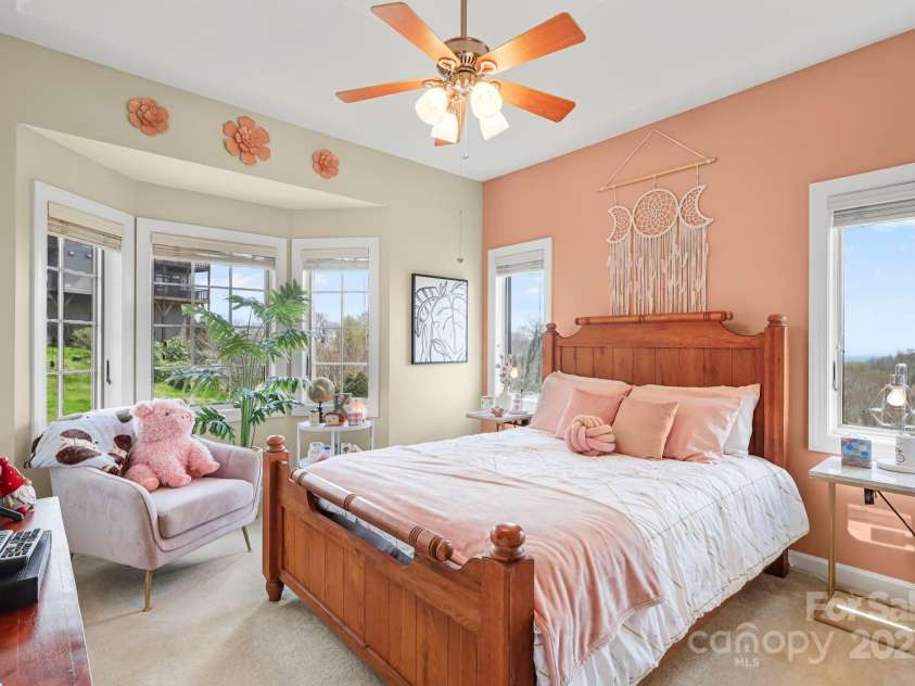 143 Wildflower Lane, Sugar Mountain, NC 28604.  MLS# CAR4256930, YatesRealty ID 17119. 2nd Main Floor Bedroom