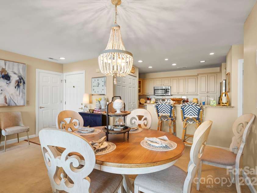 143 Wildflower Lane, Sugar Mountain, NC 28604.  MLS# CAR4256930, YatesRealty ID 17119. 