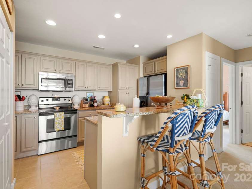 143 Wildflower Lane, Sugar Mountain, NC 28604.  MLS# CAR4256930, YatesRealty ID 17119. 