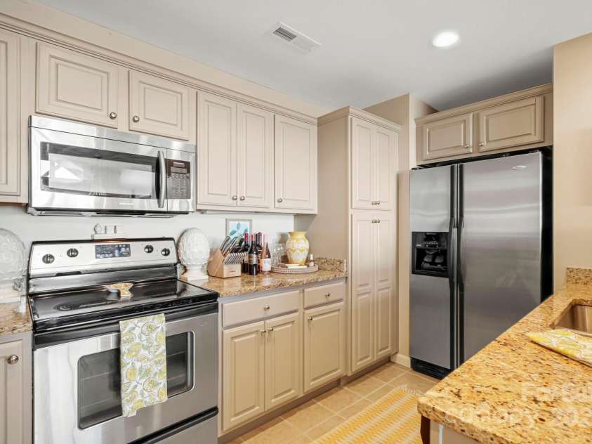 143 Wildflower Lane, Sugar Mountain, NC 28604.  MLS# CAR4256930, YatesRealty ID 17119. 