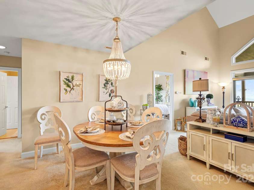 143 Wildflower Lane, Sugar Mountain, NC 28604.  MLS# CAR4256930, YatesRealty ID 17119. 