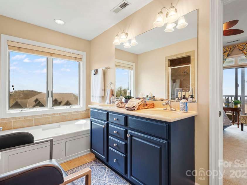 143 Wildflower Lane, Sugar Mountain, NC 28604.  MLS# CAR4256930, YatesRealty ID 17119. 