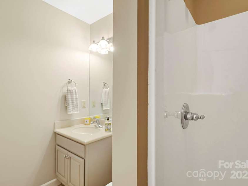 143 Wildflower Lane, Sugar Mountain, NC 28604.  MLS# CAR4256930, YatesRealty ID 17119. 