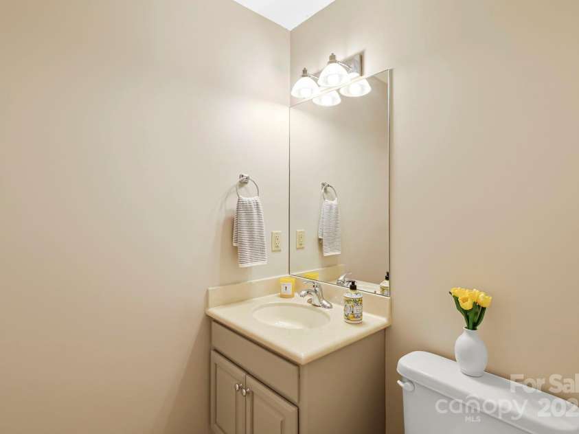 143 Wildflower Lane, Sugar Mountain, NC 28604.  MLS# CAR4256930, YatesRealty ID 17119. 