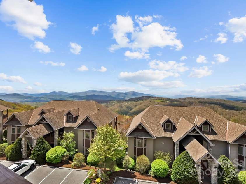 143 Wildflower Lane, Sugar Mountain, NC 28604.  MLS# CAR4256930, YatesRealty ID 17119. 