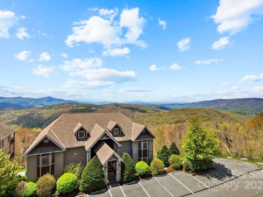 143 Wildflower Lane, Sugar Mountain, NC 28604.  MLS# CAR4256930, YatesRealty ID 17119. 