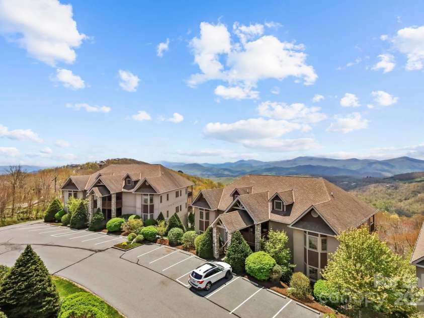 143 Wildflower Lane, Sugar Mountain, NC 28604.  MLS# CAR4256930, YatesRealty ID 17119. 