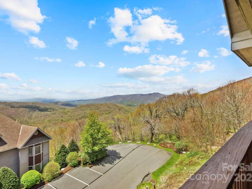 143 Wildflower Lane, Sugar Mountain, NC 28604.  MLS# CAR4256930, YatesRealty ID 17119. 
