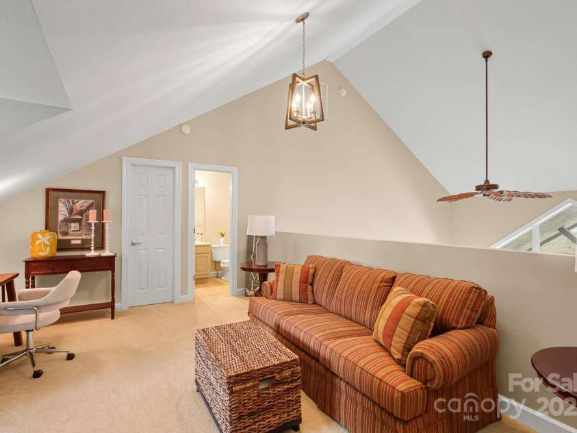 143 Wildflower Lane, Sugar Mountain, NC 28604.  MLS# CAR4256930, YatesRealty ID 17119. Loft Bonus Space