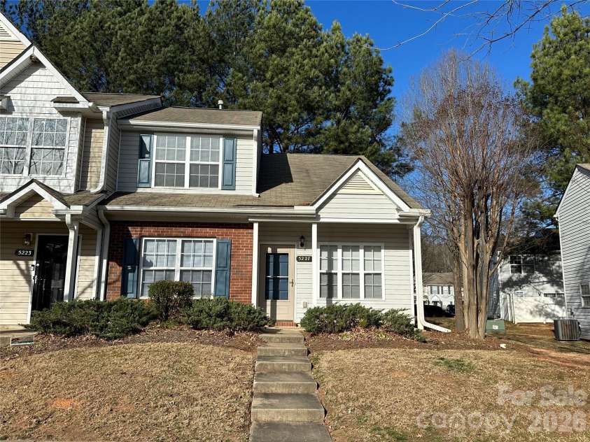5227 Magnolia Tree Lane, Charlotte, NC 28215.  MLS# CAR4337349, YatesRealty ID 1712. 